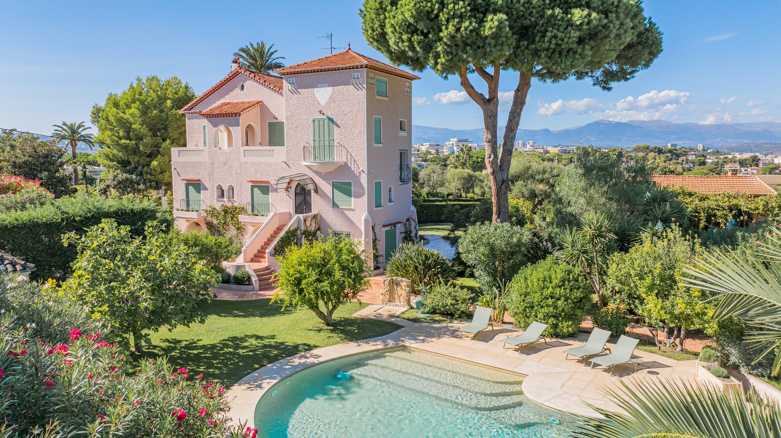 Rénovation de villa de luxe au Cap d'Antibes — Cube Heritage
